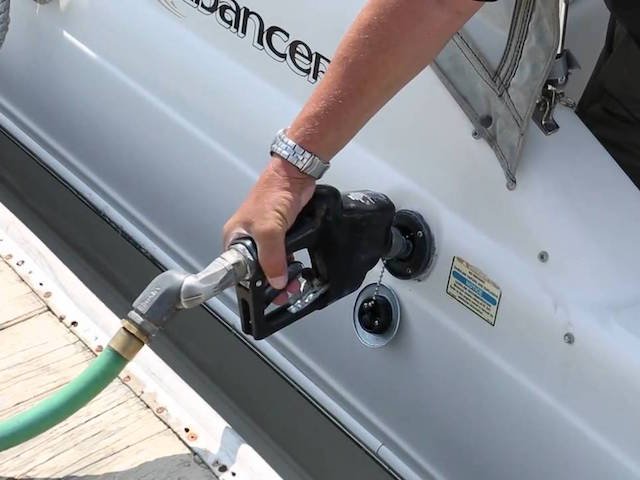 Choosing the right fuel & oil for your marine engine - SunCruiser
