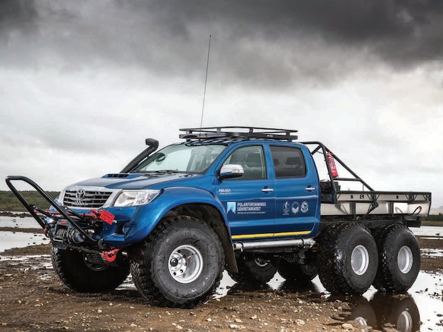 6x6 by Arctic Trucks