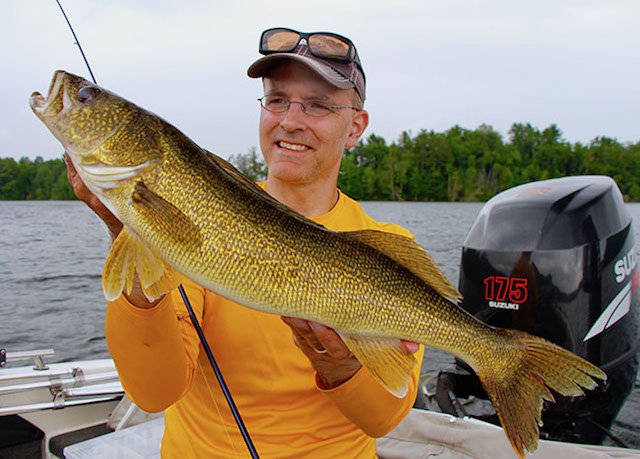 Late Summer Walleyes in the Weeds SunCruiser