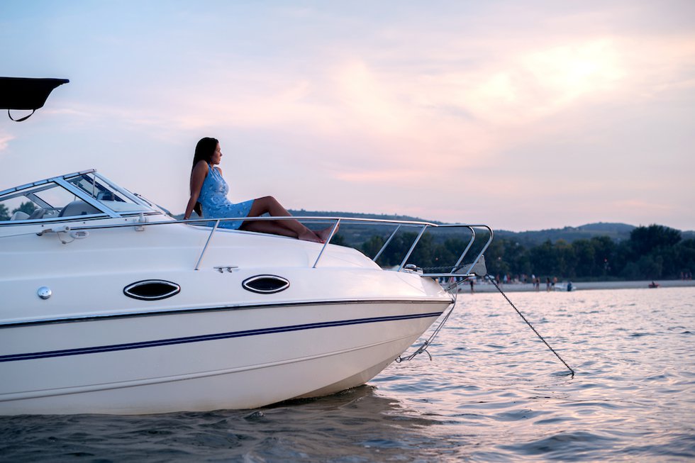 The Step-by-Step Guide to Proper Anchoring for Boat Safety - SunCruiser